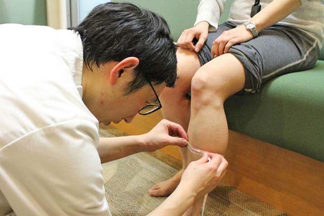 まず、ふくらはぎの一番太い部分をメジャーで測ります