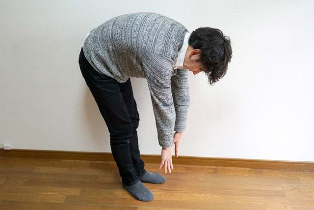 冗談抜きでここまでしか前屈できません