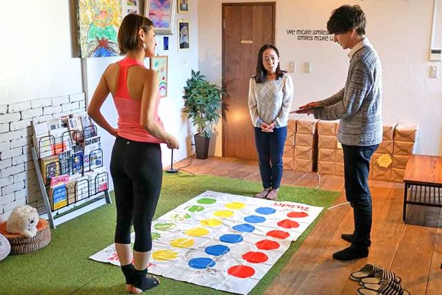 準備運動も済ませたところで、ツイスターのルールも説明します