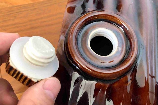 ふたも陶器製です