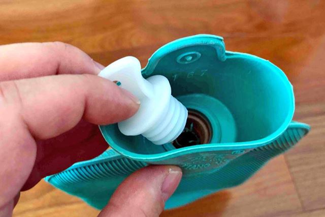 キャップ部分はしっかりとした作りになっています