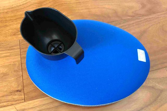 専用のネジ付きロートが付いています