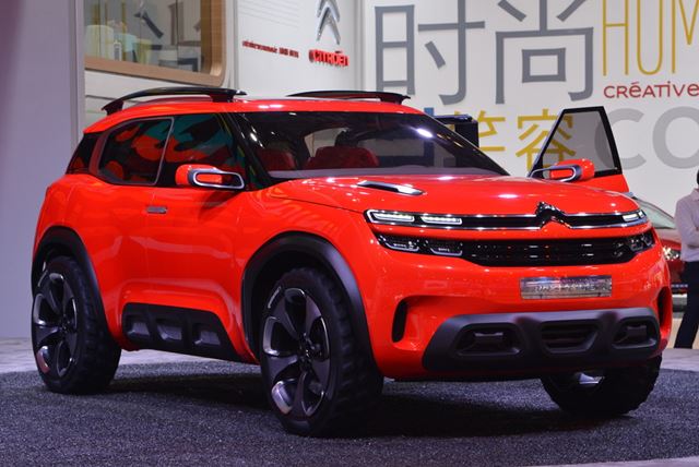 �礭�����ܤ򽸤�Ƥ������ȥ������SUV������������