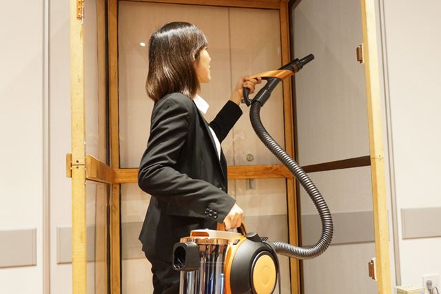 ゴミを“吹き飛ばす”三菱電機のサイクロン式掃除機「風神」が便利