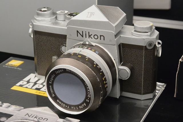 Nikon Fのペーパークラフト。1,540円