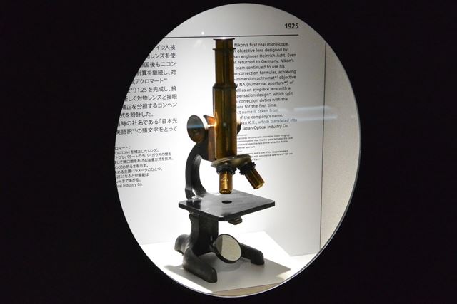 1925年に作られた、ニコン初の本格的な顕微鏡「JOICO顕微鏡」