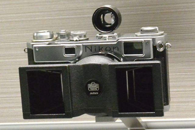 立体写真撮影用レンズ「Stereo-Nikkor 3.5cm f/3.5」。1957年発売