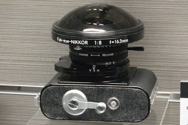 魚眼レンズを搭載する「Fisheye NIKKOR Camera」。主に気象観測に使用されたとのこと。1957年発売