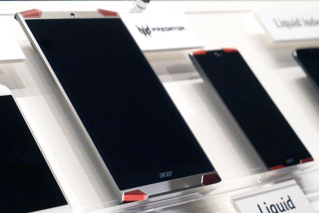 ���ޡ��ȥե��󡢥��֥�åȤȤ�ˡ��岼�Τ��줾���2���ꡢ���4�ĤΥ��ԡ�������������