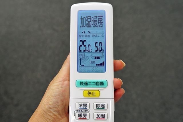 室外の空気から水分を集めて加湿するため、給水の必要はない