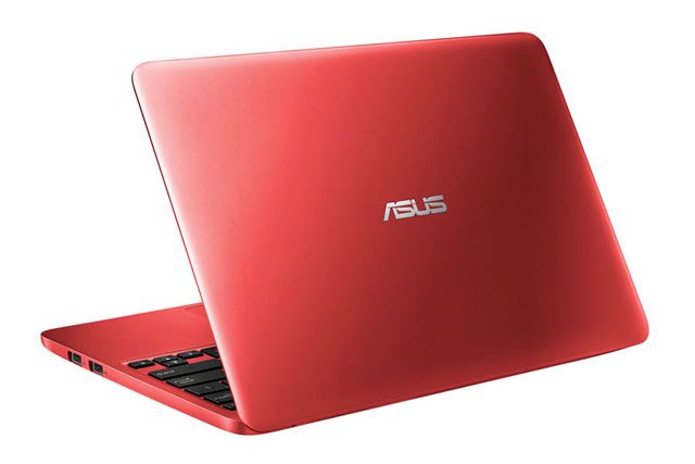 ネットブックの系譜であるASUSの「EeeBook X205TA」。今年2015年に久々のプロダクト大賞を受賞した