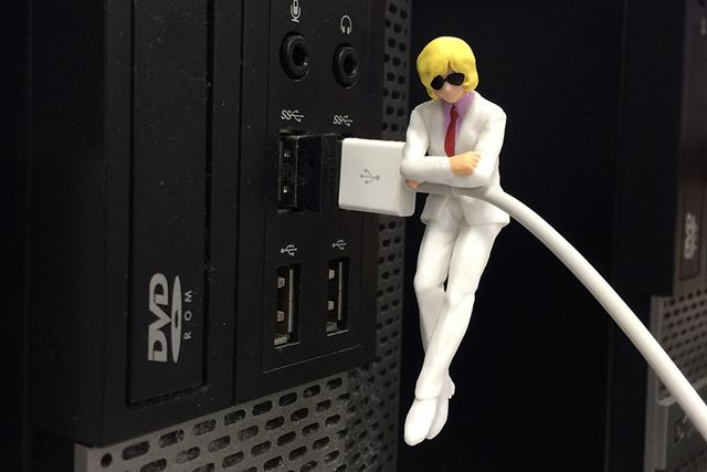 細めのケーブルに引っ掛けるとおちゃめな感じになりました