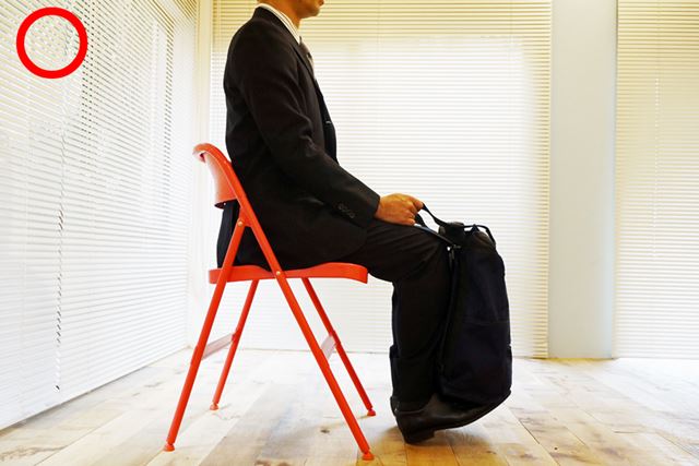 重さを的確に伝えるだけでなく、姿勢がきれいだと印象もアップ!