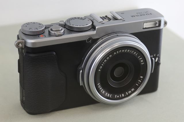 FUJIFILM X70