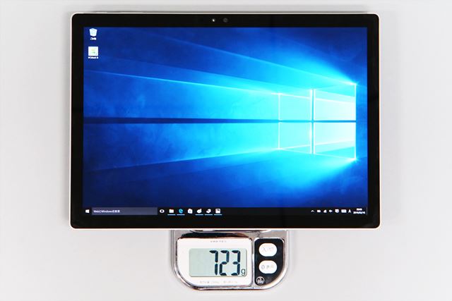 ディスプレイ部分(タブレット)の重量は実測で723gだった