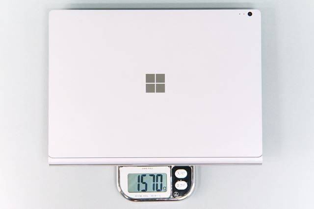 今回試したGPU搭載モデルの重量は実測で1570gだった(公称値は約1579g)