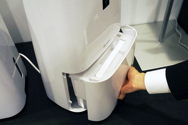 排水タンクの容量は約2.5L。ホースを用意すれば、連続排水も可能となる