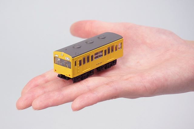 ひと車両はこれくらいのサイズです。バスみたいな短さでかわいらしいですね