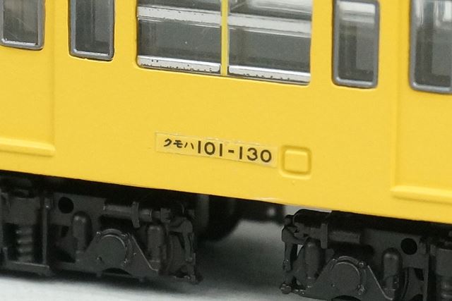 車両の形式称号はデカールで表現されています