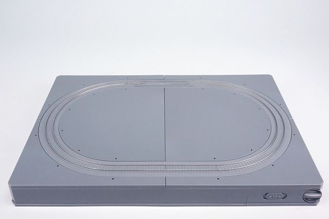 レイアウトベースを組み立てるとこんな感じ。B4サイズくらいの大きさになります