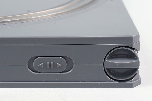 側面にはオン・オフのスイッチと、スピードを調整するつまみがあります