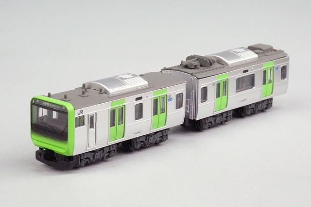 最新車両のE235系です。4月16日発売予定