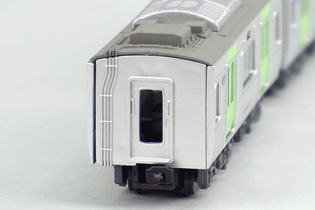 E235系の2両目の後ろ