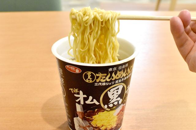 麺は非常にスタンダード。油っぽさが少なく、スルスルと食べられました