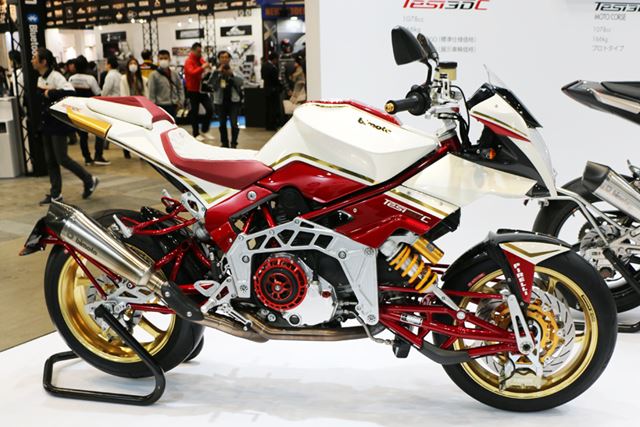 エンジンはドゥカティ製の空冷1,078cc2気筒を搭載