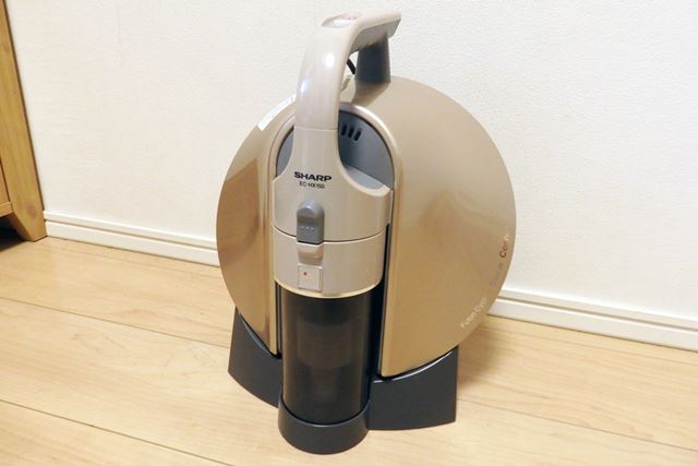 使用後は専用スタンドにコードもまとめて収納できるので、スッキリ&清潔感もある