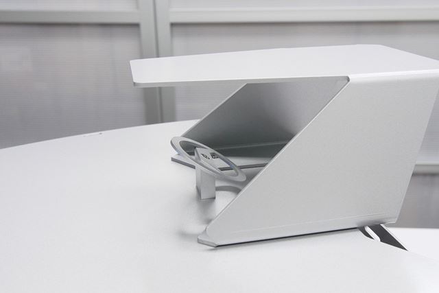 操舵輪が付いたコントロールデッキ（？）風のパーツ