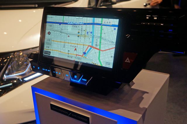 ホンダの「ステップワゴン」専用となる「AVIC-CE900ST」。価格は31万円前後。発売は9月の予定
