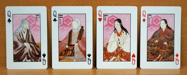 クイーンには信長の妹・市と、その娘たち茶々、初、江が揃えられている