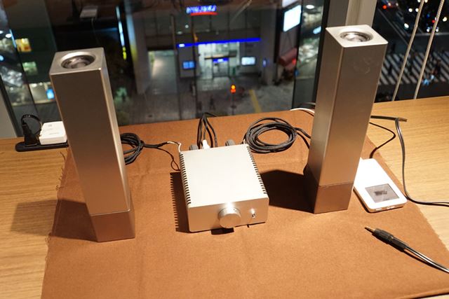タイムドメインラボから四角柱のスピーカーを採用したオーディオ