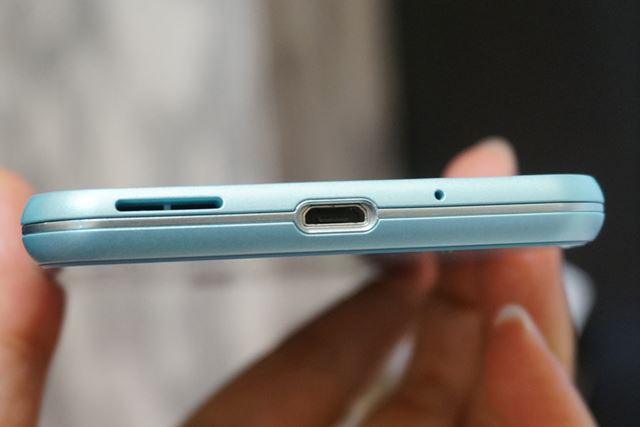 ����åץ쥹��microUSB�ݡ��Ȥ���ܡ����κ��˸����벣Ĺ�η�ϥ��ԡ������ۡ����