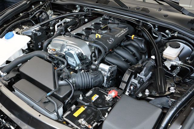 「SKYACTIV-G」を搭載。北米仕様なので2リッターエンジンを搭載