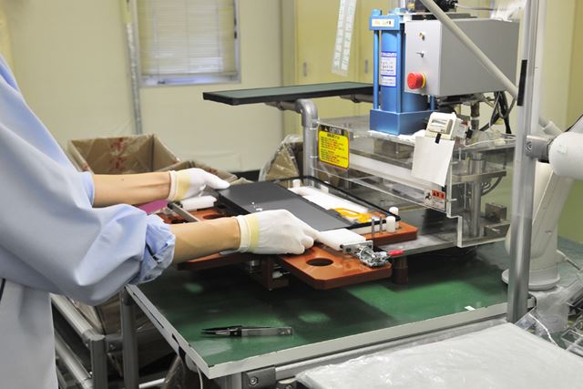 VAIO Z��LCD���Ȥ�Ω�ơʼ̿���VAIO�󶡡�