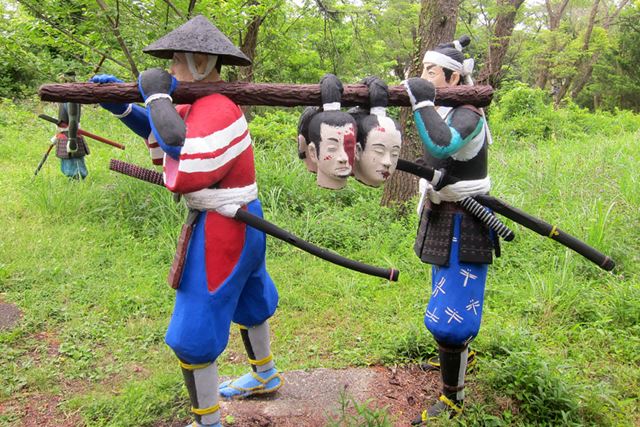 生首を運ぶ兵たちが“無”な表情というのが、実にリアル