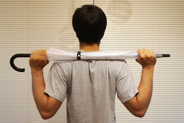 握りこぶし1個分ほど内側に入れただけでも、胸の張りは全然異なる