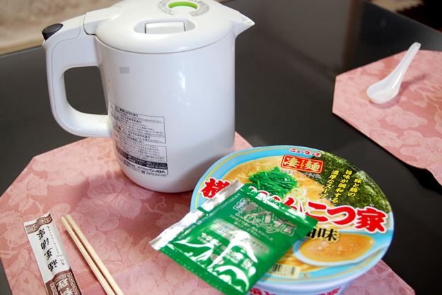 内容量117g(麺65g)。お湯を入れて5分待てばできあがりです