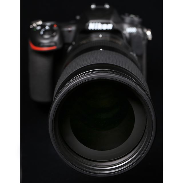 ニコン「D500」ユーザー必携の1本！ 人気の超望遠ズームレンズ「AF-S