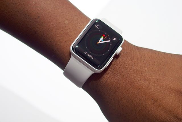 現地レポート 音の振動を使って水を排出するスピーカーで防水を実現 Apple Watch Series 2 の進化点 ライブドアニュース