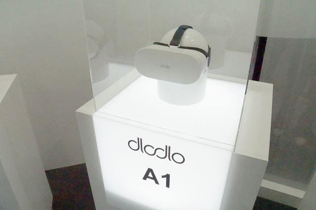 Dlodlo A1 with iPhone installed data-caption = "Dlodlo A1 with iPhone installed