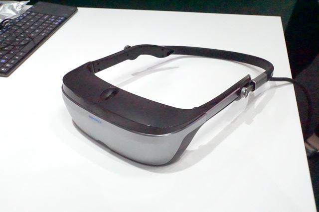 A prototype of the VR-type glasses headset “VRG-9020”. Designed with a futuristic design "data-caption =" Prototype of the VR-type glasses VR headset "VRG-9020". Features a design with a sense of the near future