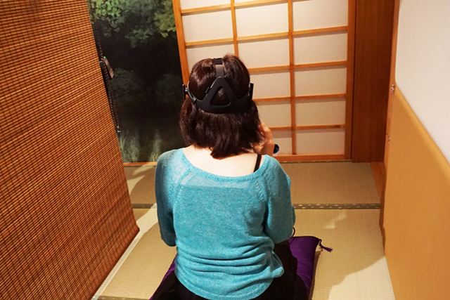 座ってから気付いたのですが、目の前には障子があり庭が見えない! 一番乗りしたのに、なんたること……