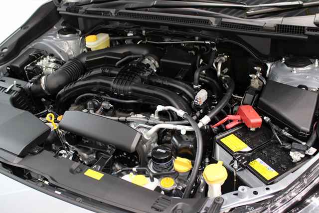 新開発の2リッター直噴エンジン。燃費や出力だけでなく、心地よい回転フィールにも配慮されている