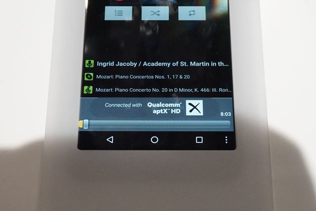 今回展示されていた対応プレーヤーの場合、aptX HDで接続されるとaptX HDのロゴが表示される