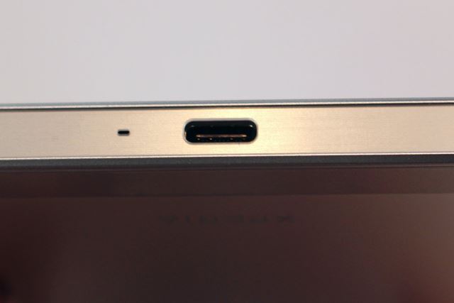 USB 3.0対応でデータ転送も速く、充電も速いUSB Type-Cポートを採用