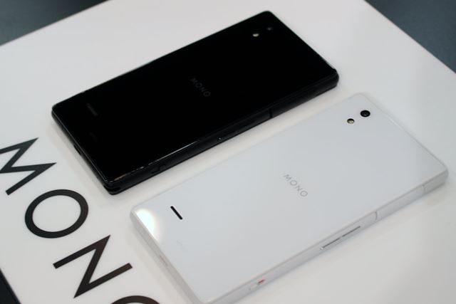 カラーバリエーションはブラックとホワイトの2色