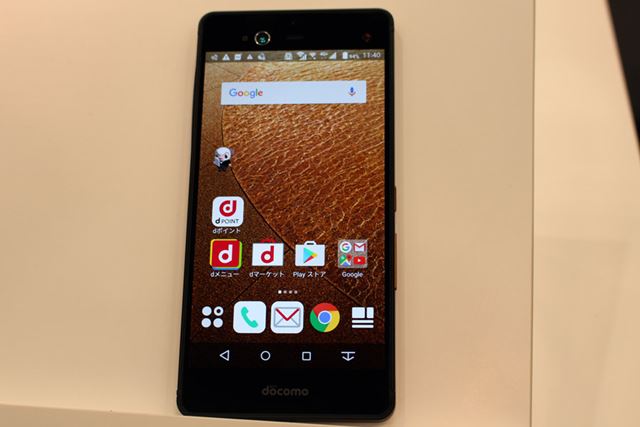 約5.5インチの大型液晶を採用。IPS-NEOパネルを採用しており暗部の表現力が高い